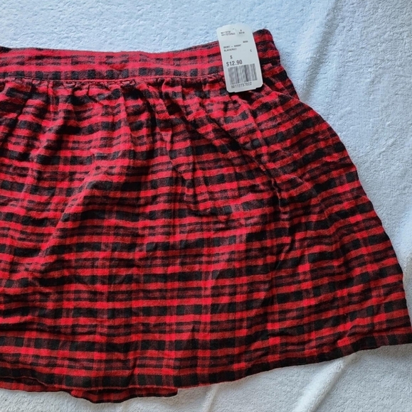 NWT Forever 21 Grunge Plaid Checkered Black And Red Mini Skirt Size Small - Picture 2 of 5